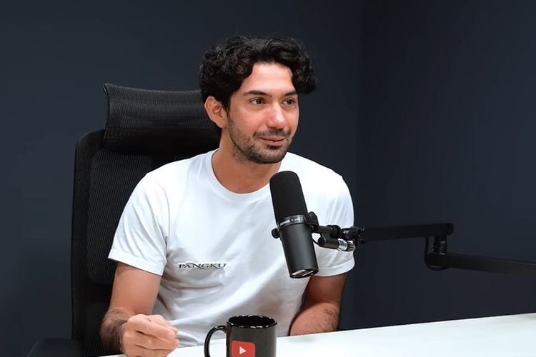 Reza Rahadian Menangis Saat Syuting Film 