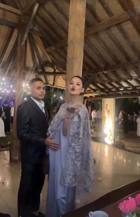 8 Potret Pernikahan Sabrina Sameh dan Wenzel, Pesta Meriah - Info Malang Raya AA1Pf30P - Info Malang Raya