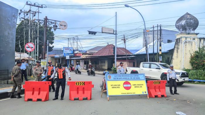 Respons Masyarakat Gorontalo di Hari Pertama Uji Coba Satu Arah Jalan HB Jassin