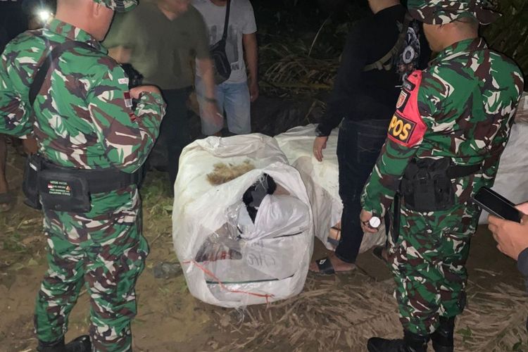 5 Karung Pakaian Bekas Malaysia Disembunyikan di Perkebunan Kelapa Sawit Sebatik