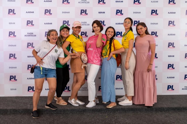 Ao se apresentar como uma mulher que faz sacrifícios pela família, Michelle Bolsonaro produz imagem política forte e representativa para mulheres