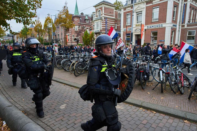 Fact check: How much do immigrants cost the Netherlands?