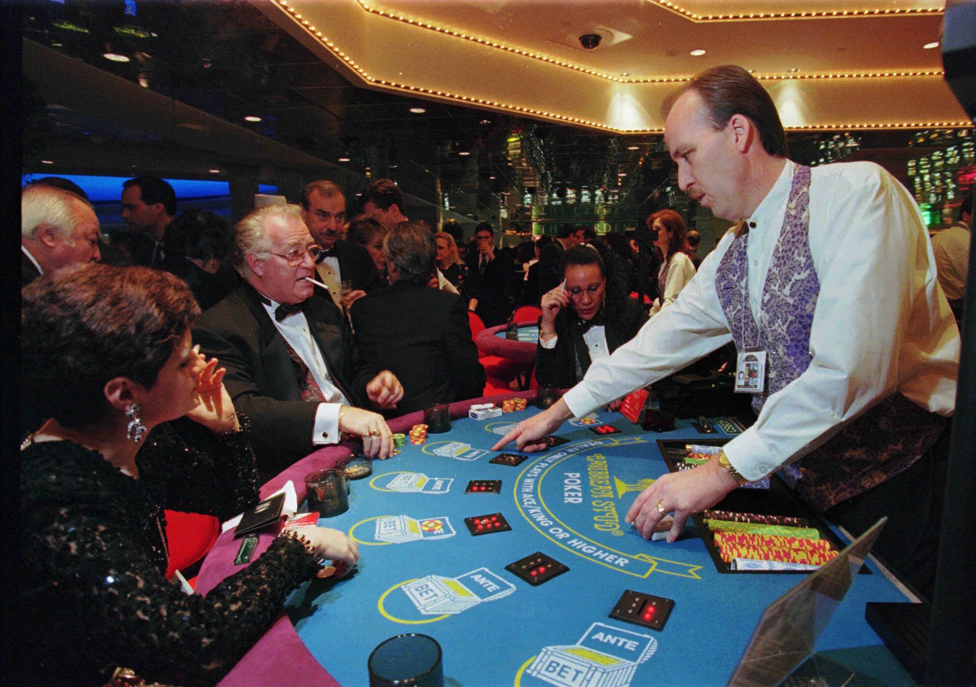The poker champion who teaches you to make better decisions: 