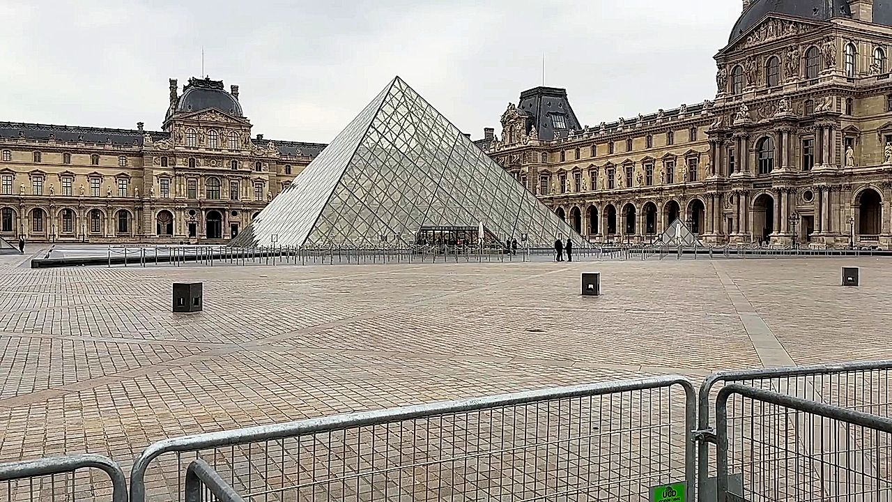 Two arrests after multimillion jewel theft at the Louvre