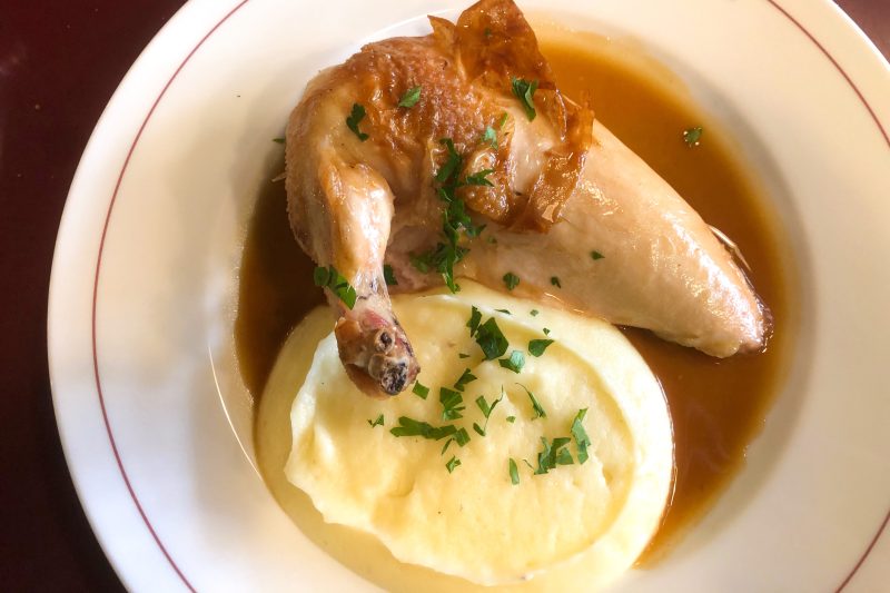 Which major restaurant chains will be open on Thanksgiving Day?