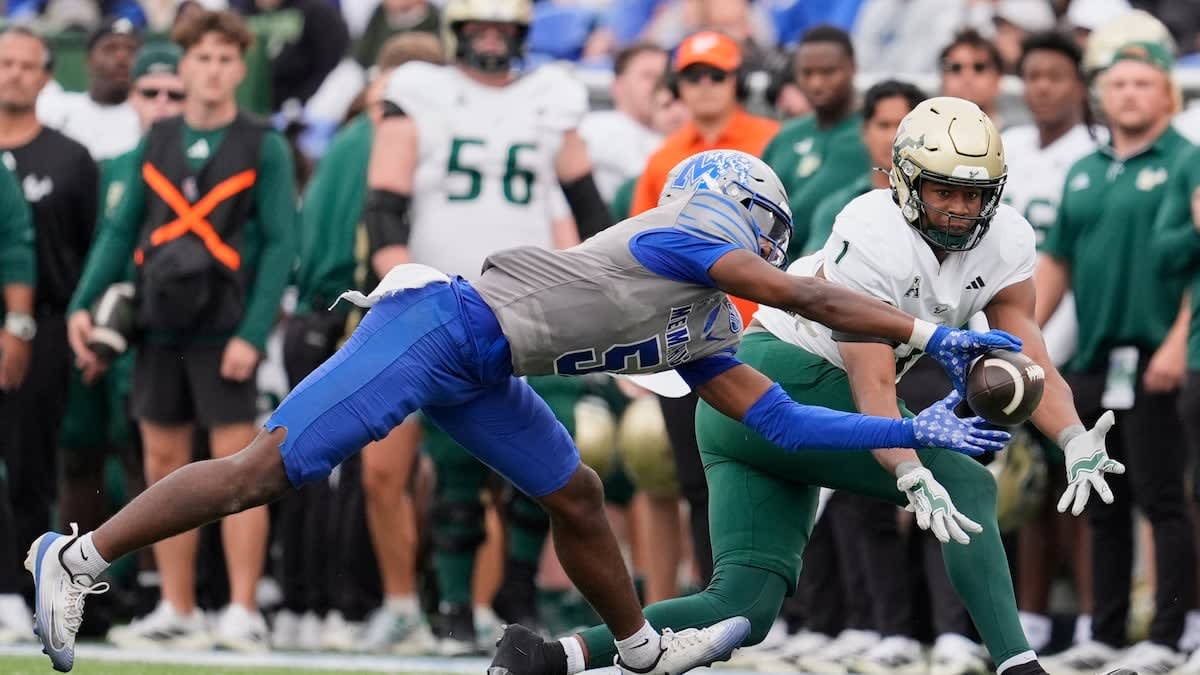 Memphis reenters Top 25 after upsetting USF; Bulls back to unranked