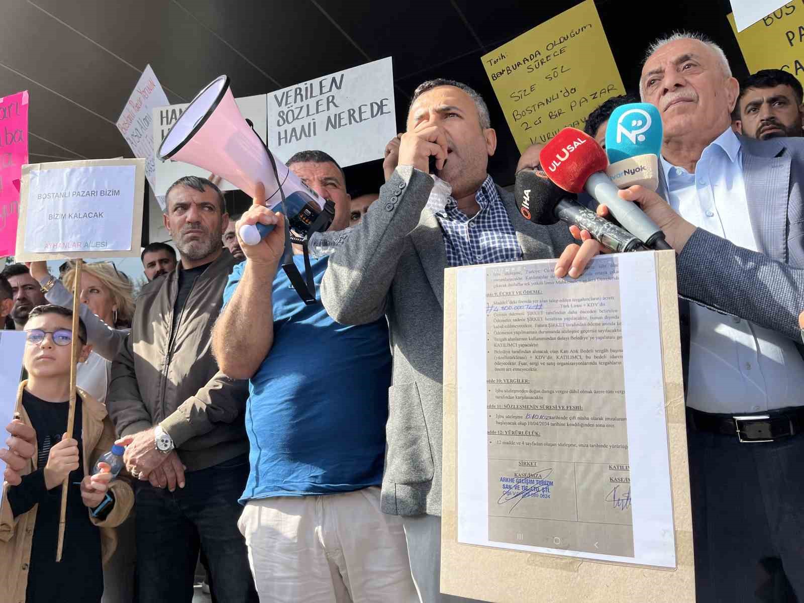 Pazarcı esnafından Karşıyaka’da oturma eylemi