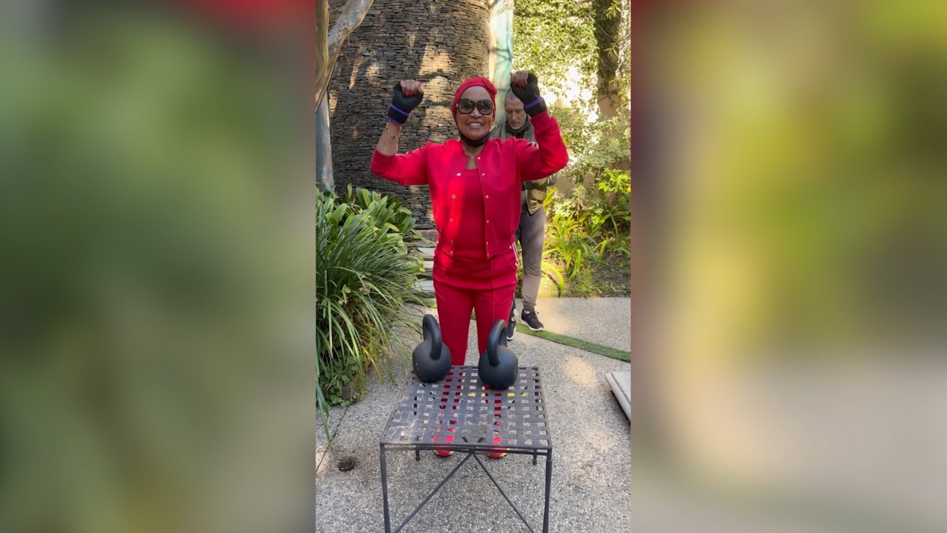 Annie Judis, 81 ans, est la femme la plus âgée à avoir marché plus de ...