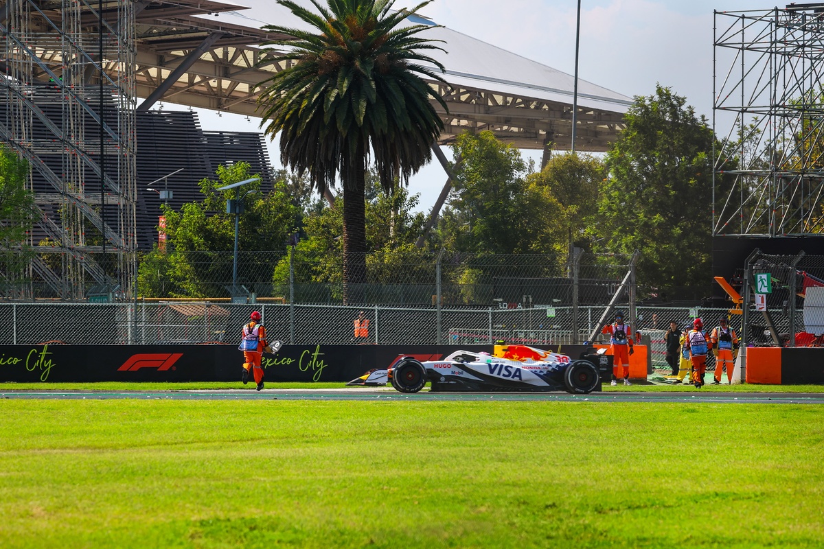 FIA to investigate F1 Mexico GP marshal incident, explains late VSC