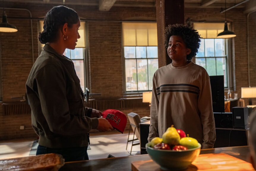 Stella Kidd (Miranda Rae Mayo) speaks with Isaiah (Hero Hunter) next to a fruit bowl on Chicago Fire Episode 1404.
