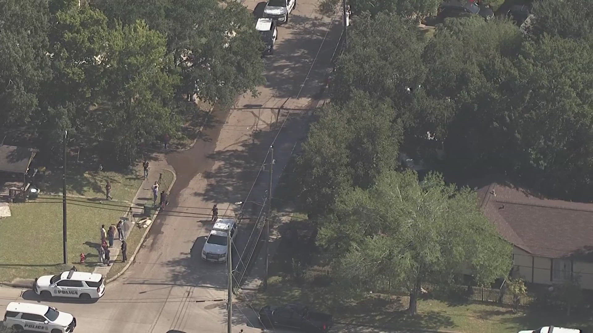 Heavy ICE presence in Pasadena neighborhood leads to confrontations ...