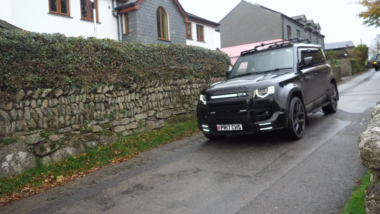 Charity Field Gun Crew pull past highest Inn on Bodmin Moor, St Breward ...