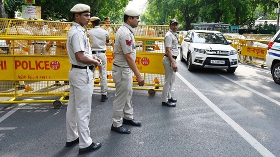 Big 'toilet cleaner' twist in Delhi acid attack case, father of 'victim ...