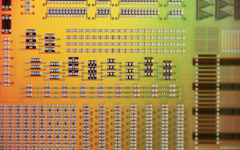 Semiconductor Industry Closes in on 400 Gb/s Photonics Milestone