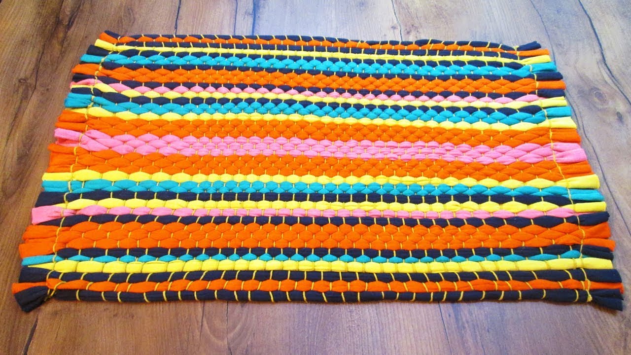 Upcycled T-shirt rug without a hook