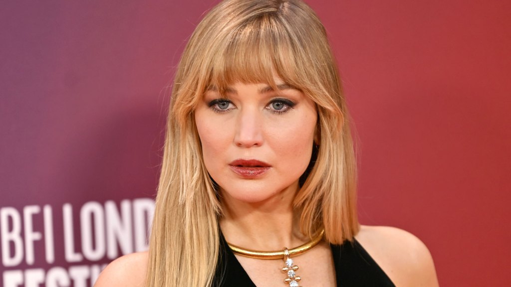 Jennifer Lawrence dice que a veces los directores masculinos «dirigen demasiado» a los actores.