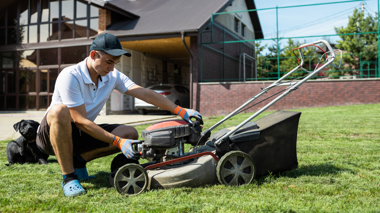 4 reasons why your lawn mower's pull cord is stuck (and how to fix it)