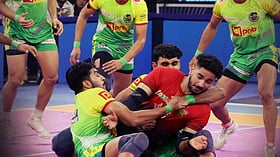 Pro Kabaddi League: Patna Pirates Defeat Bengaluru Bulls To Reach ...