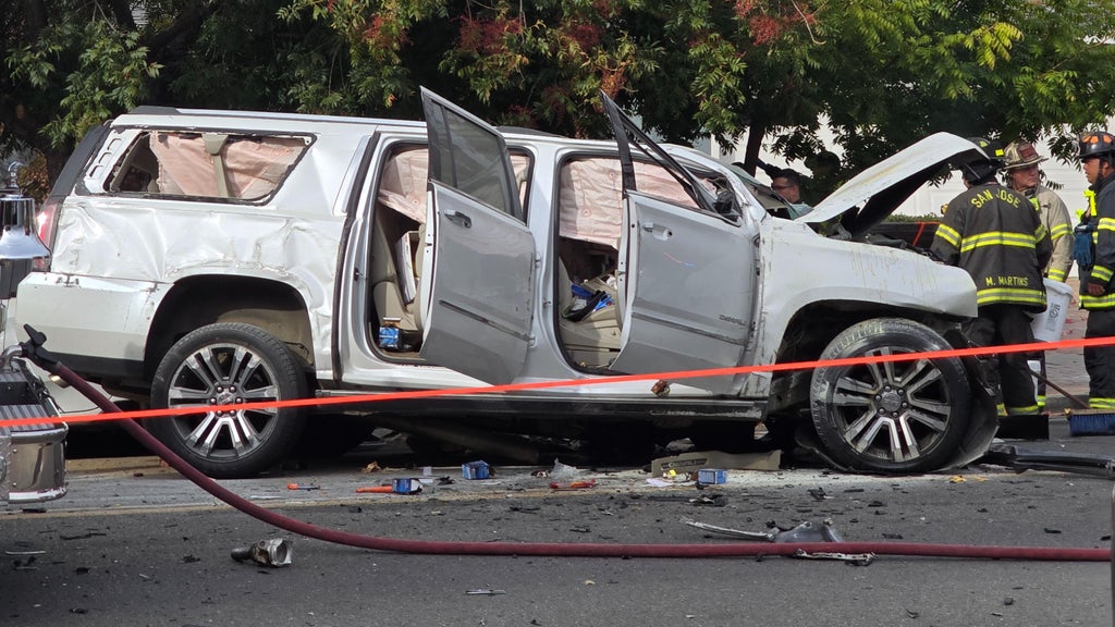 Fiery 3-car crash in San Jose neighborhood leaves 1 dead, 1 critically hurt