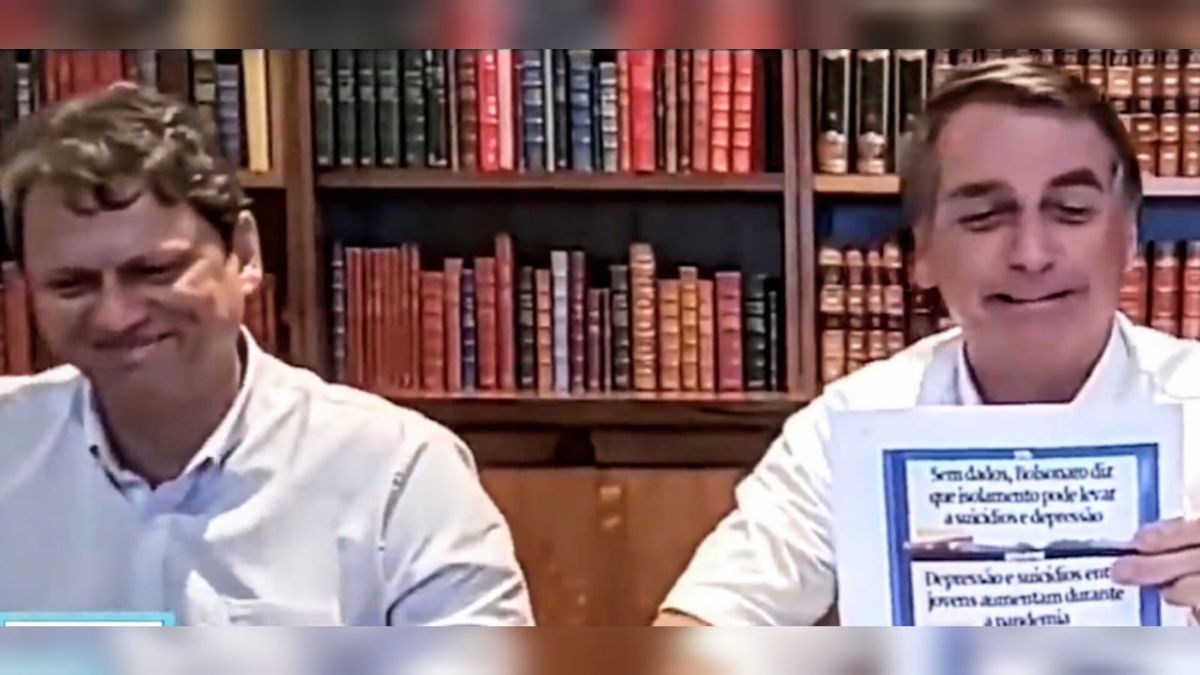 VÍDEO: Agora com depressão, redes resgatam Bolsonaro rindo do suicídio ...