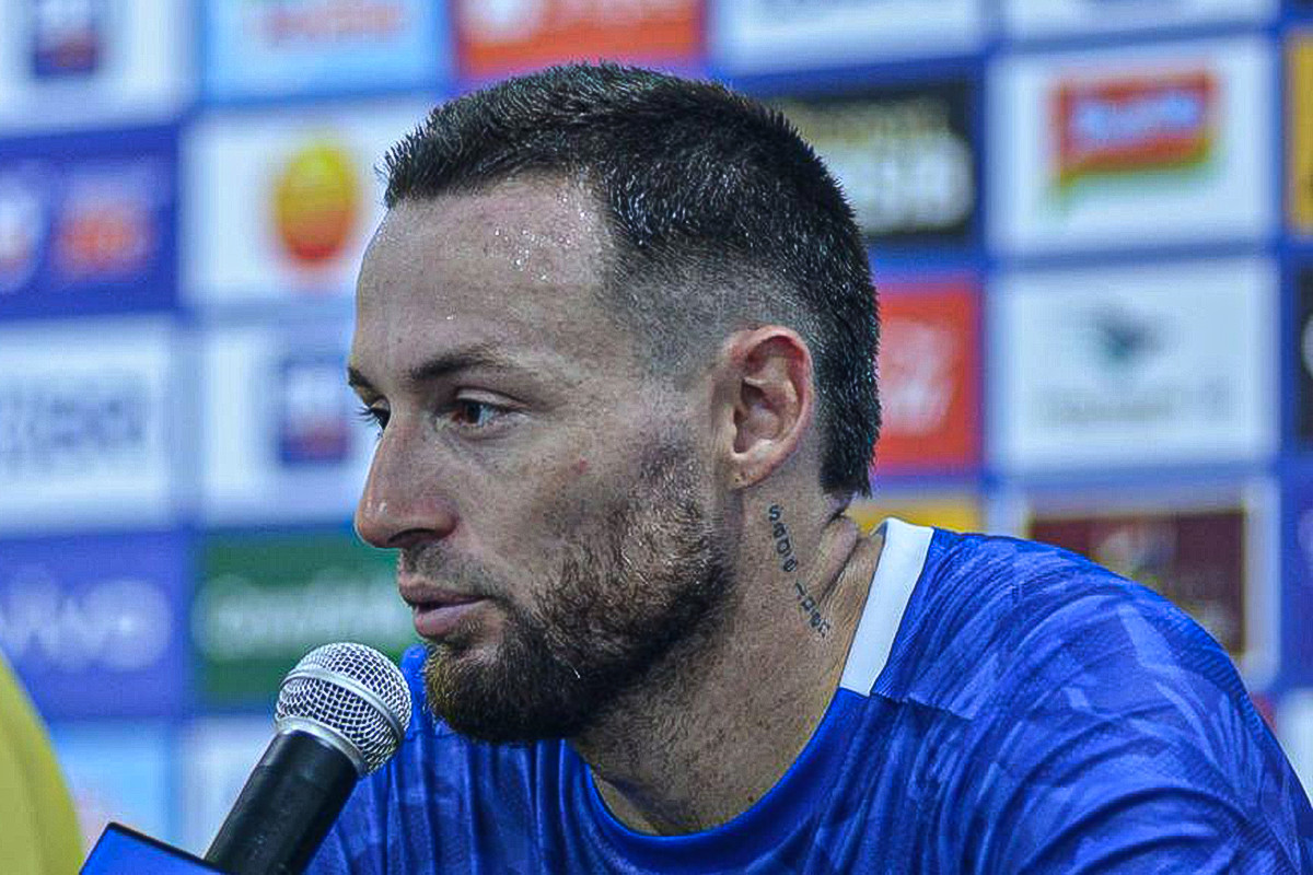 Rindu yang Menggelegar, Marc Klok Siap Pimpin Persib Bandung Gempur ...