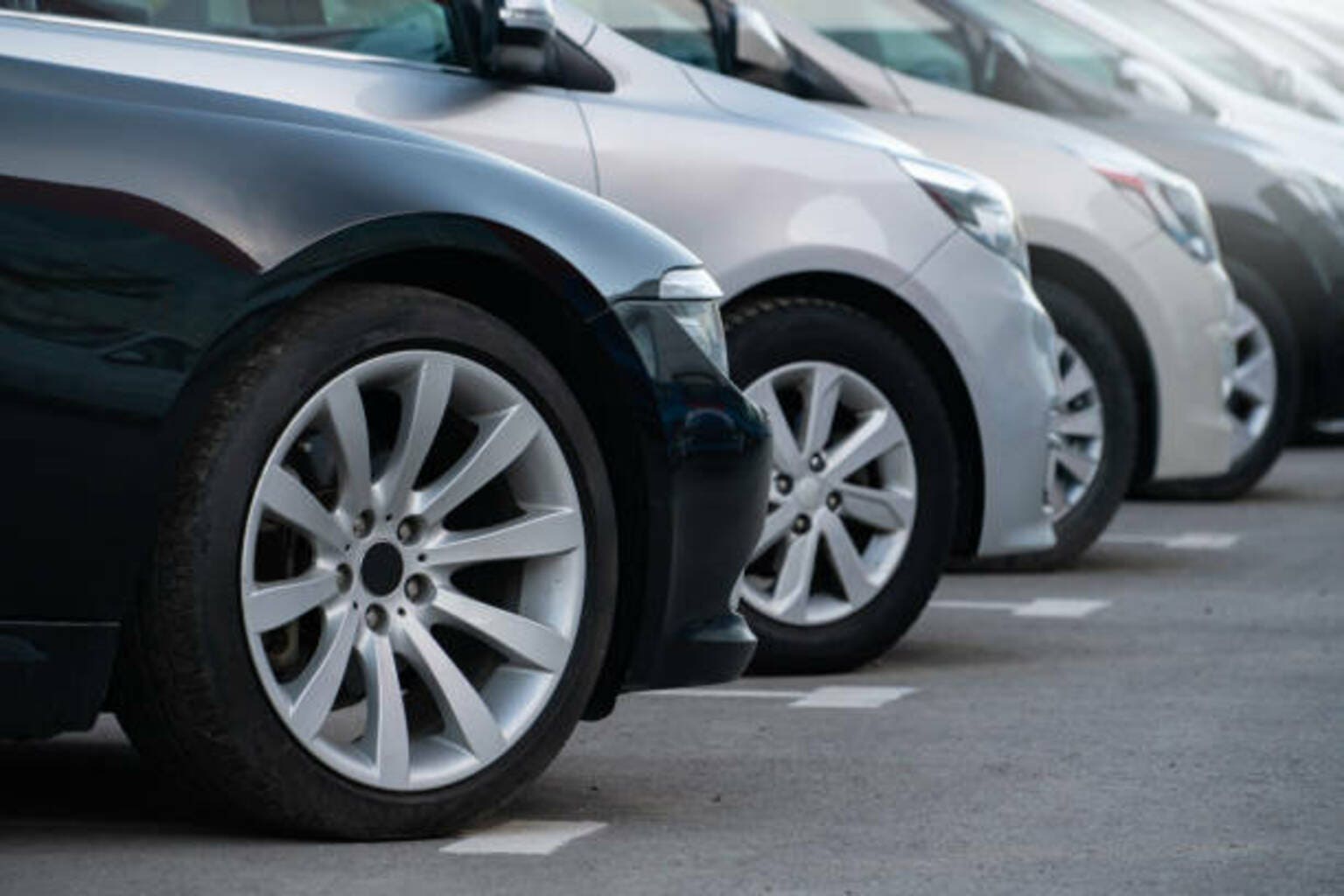 Ford leads auto stocks on valuation as shares test key resistance