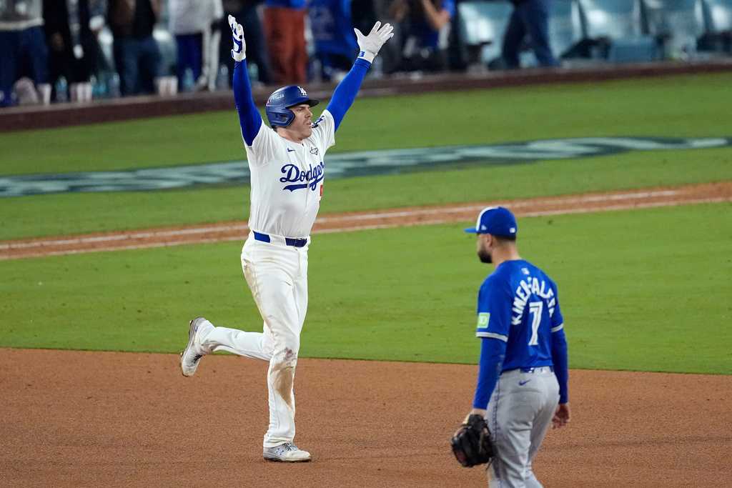 dodgers-defeat-blue-jays-in-18-innings
