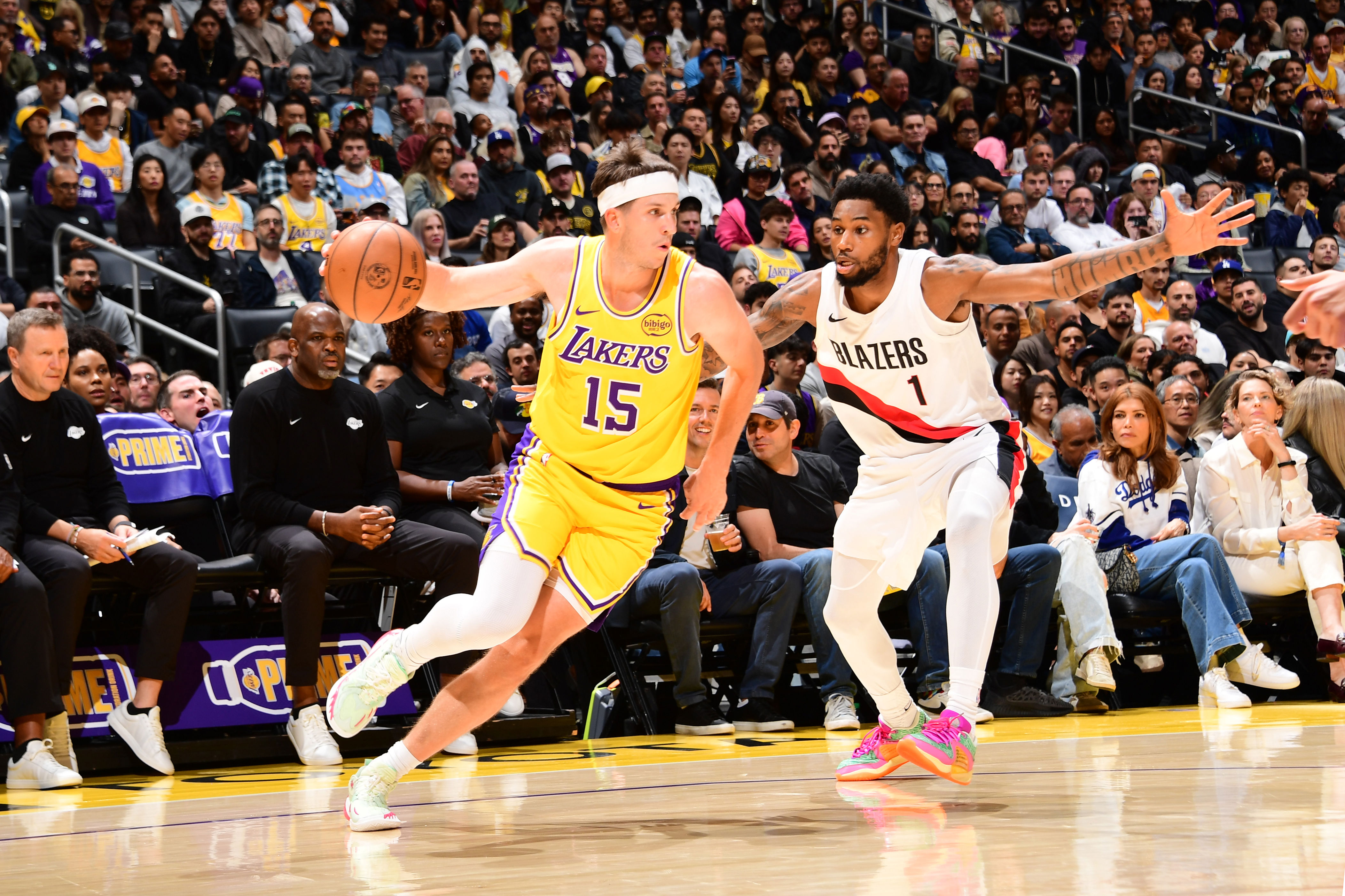 Lakers run out of gas, fall to Blazers on second night of back-to-back