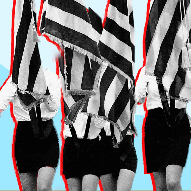 Τα κορίτσια της παρέλασης: Φτου τους και φτου μας!