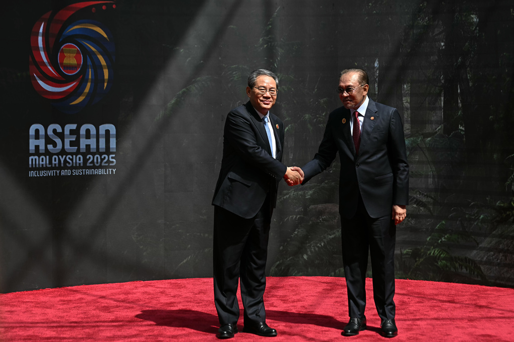 China pitches itself as alternative to US protectionism after signing ...