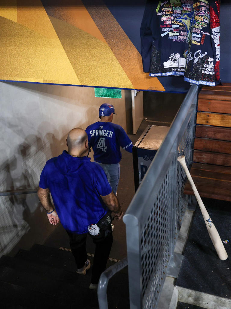 Dodgers fans cheer as Blue Jays’ George Springer exits World Series ...