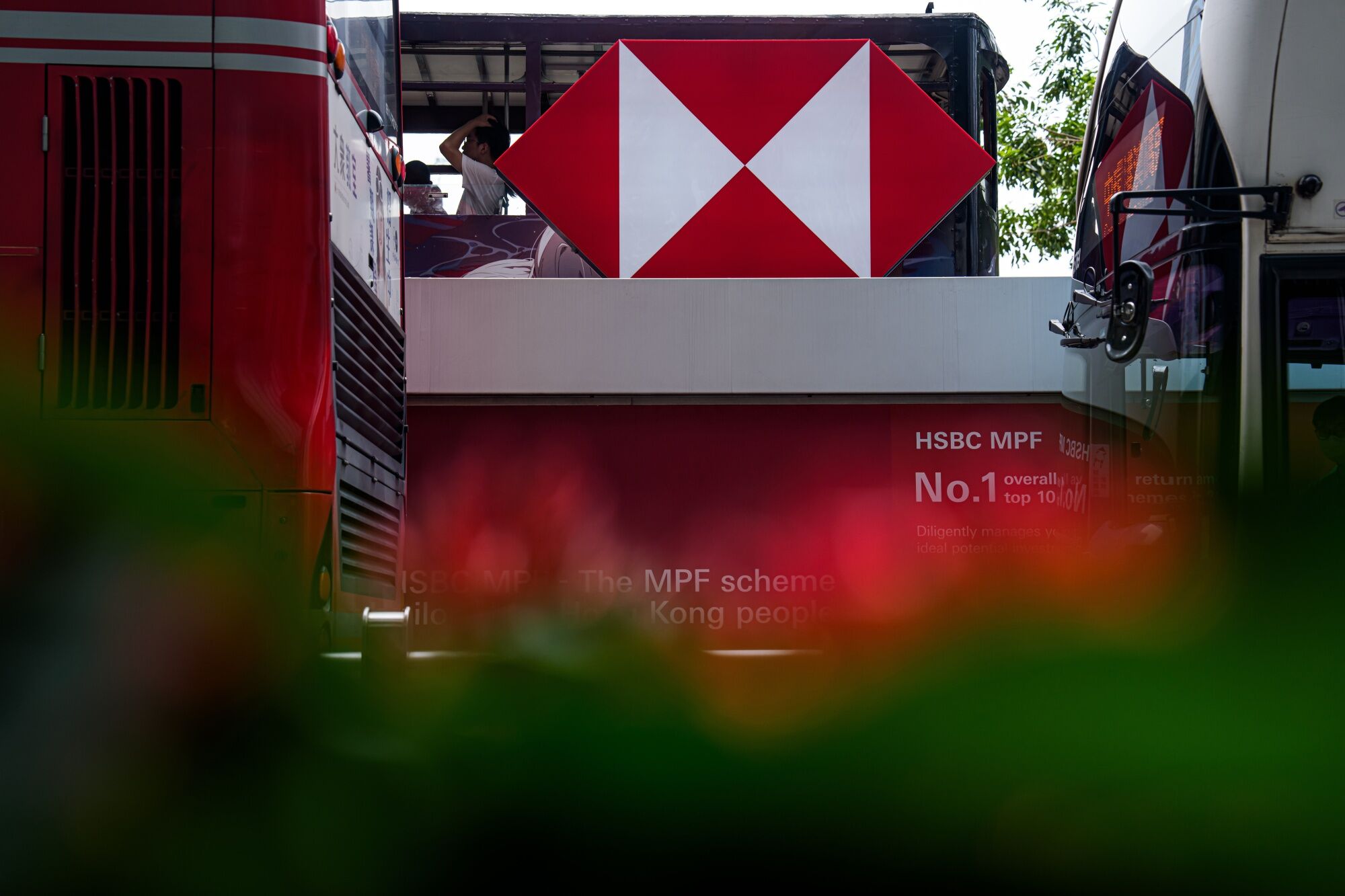 HSBCは通期利益率に強気、株価上昇－マドフ事件引当金で7－9月は減益