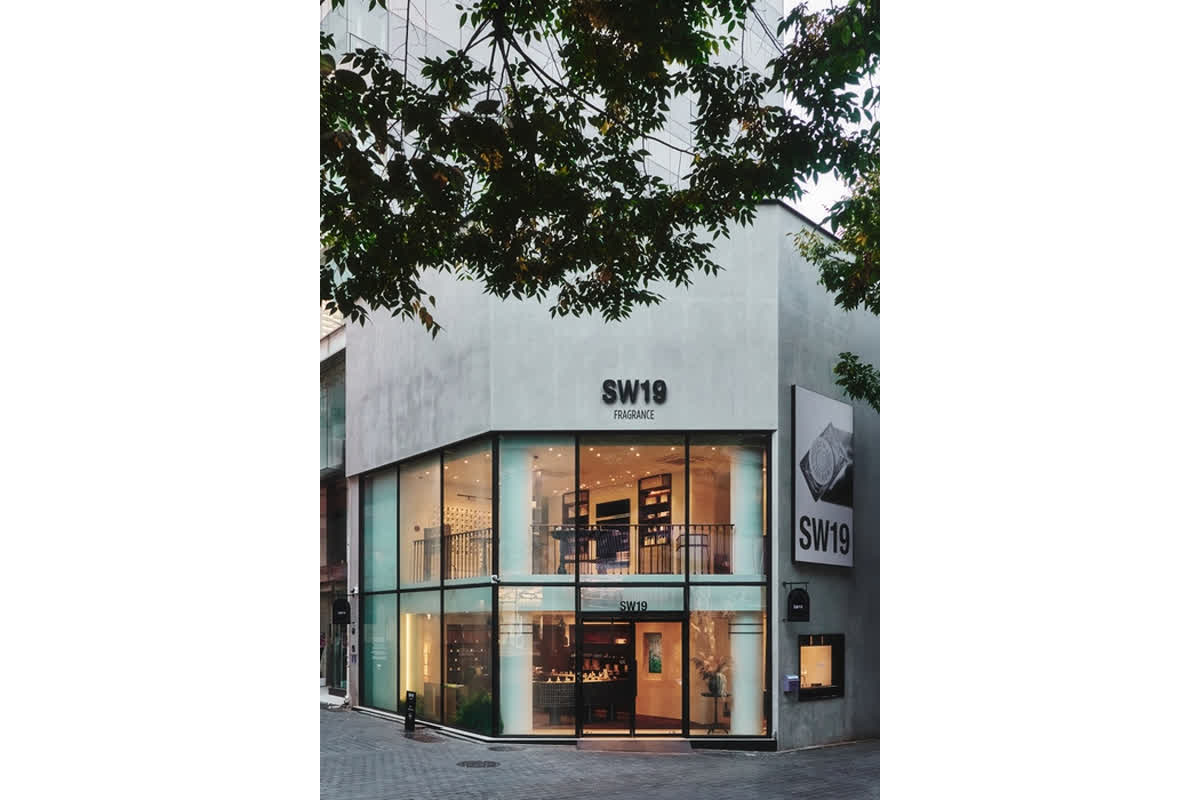 SW19, 서울 명동 스토어 10월 28일 그랜드 오픈