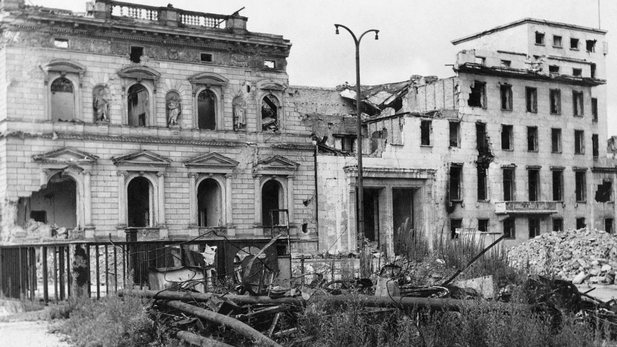 Unraveling claim adolf hitler built a ballroom in 1933