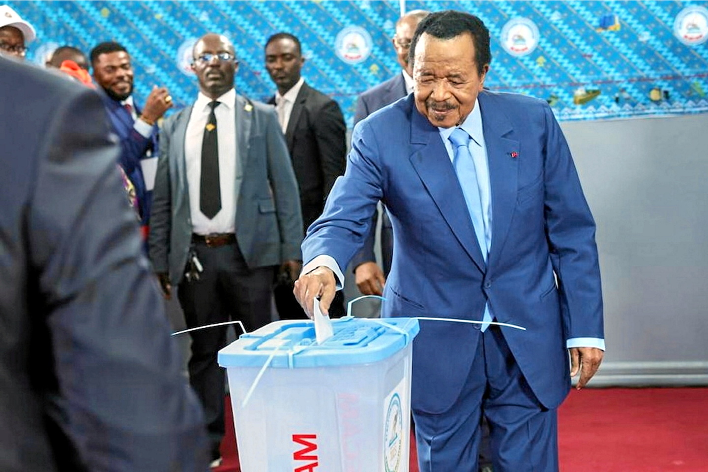 Cameroun : la victoire annoncée de Paul Biya met le pays sous tension