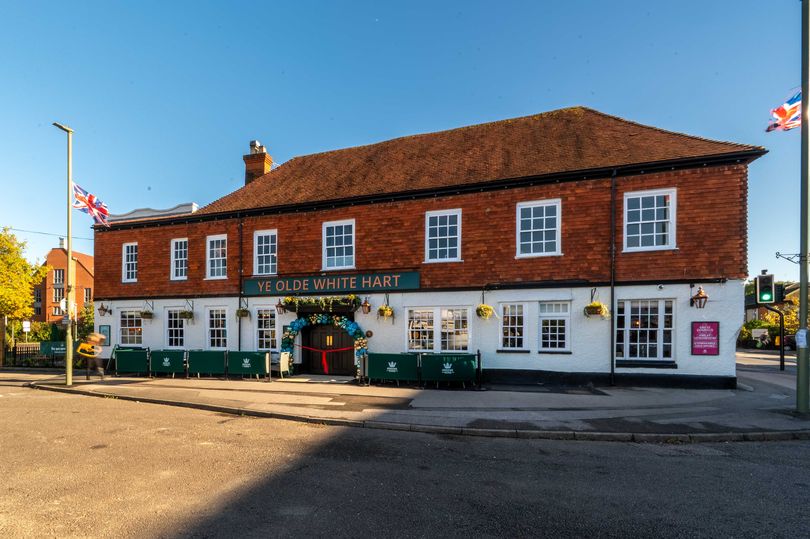 frimley-pub-the-white-hart-reopens-following-refurbishment-first-look