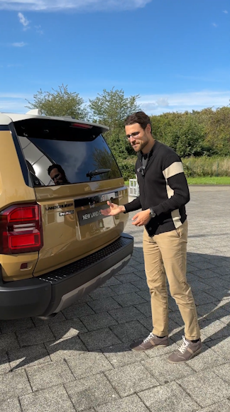 Toyota Land Cruiser: Split Tailgate Design and Functionality