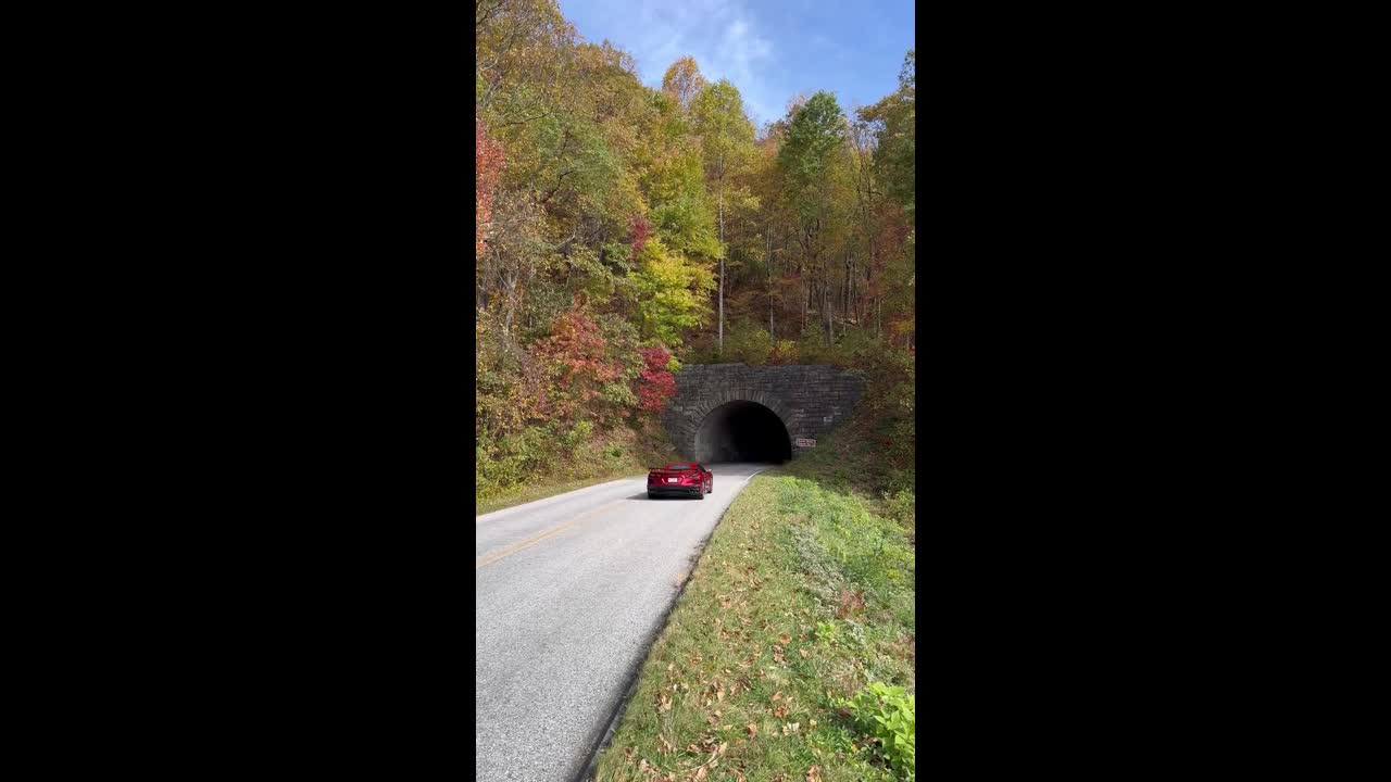 Peak fall colors light up the Blue Ridge Parkway in Asheville, North ...