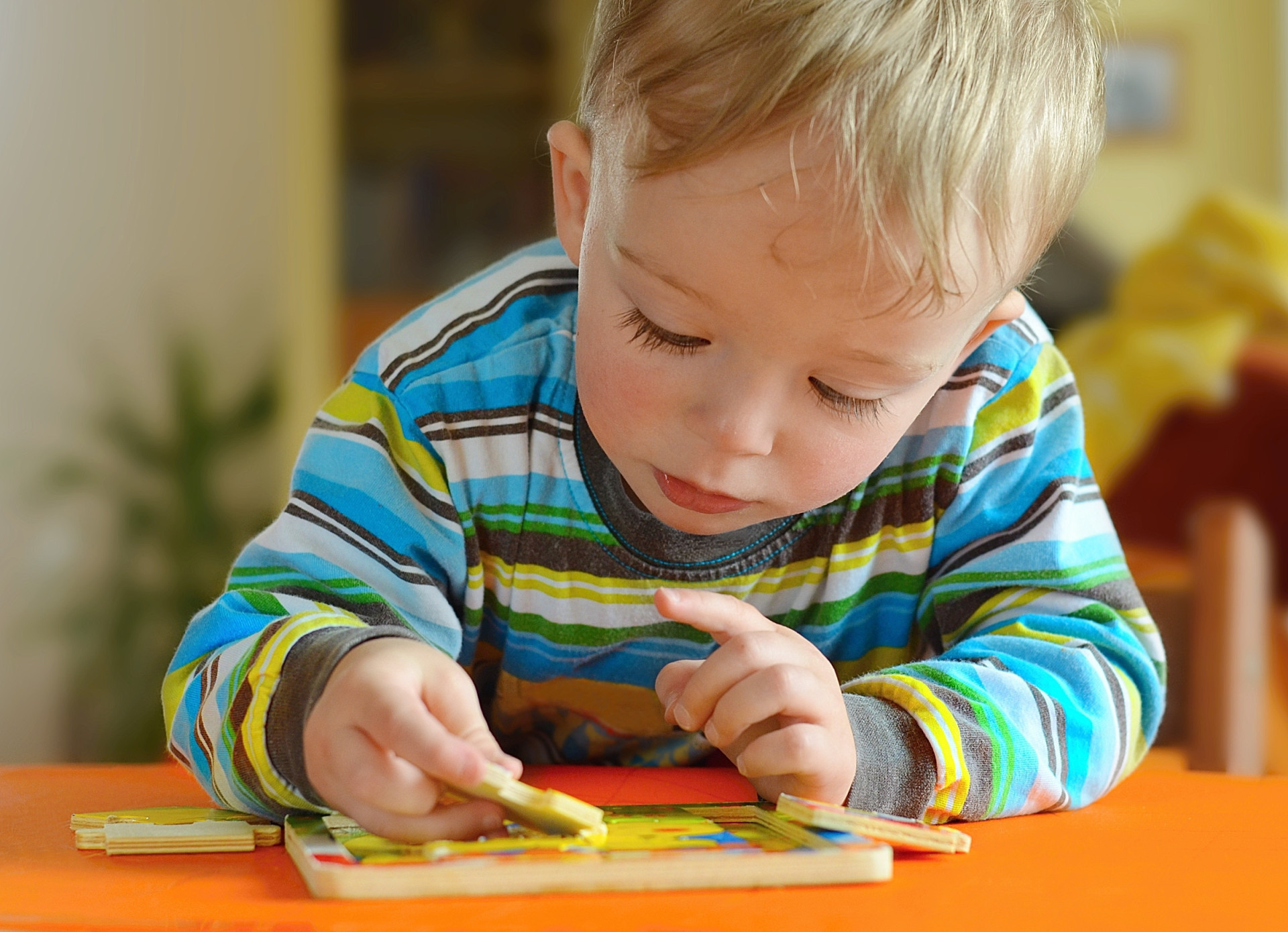 how-to-entertain-a-toddler-while-working-from-home
