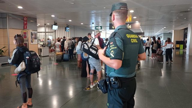 Detenidas dos mujeres en el aeropuerto de Ibiza tras robar más de 2.000 ...