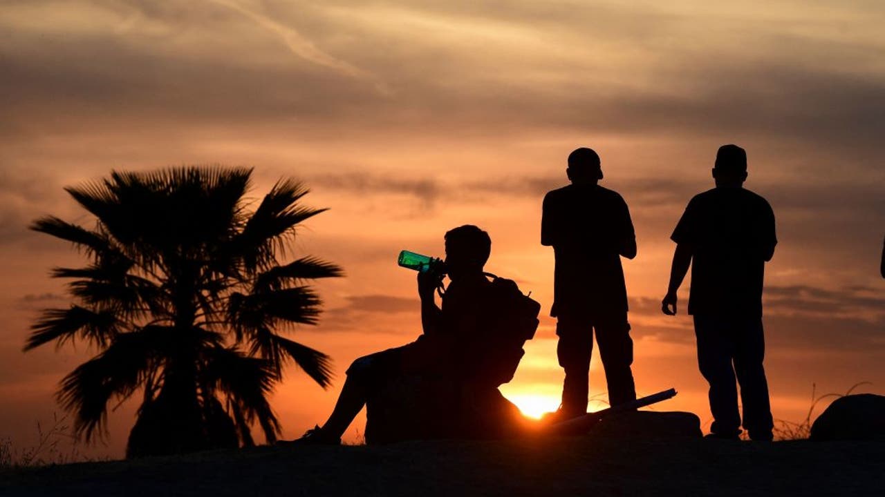 Santa Ana winds and soaring temperatures raise fire concerns in ...