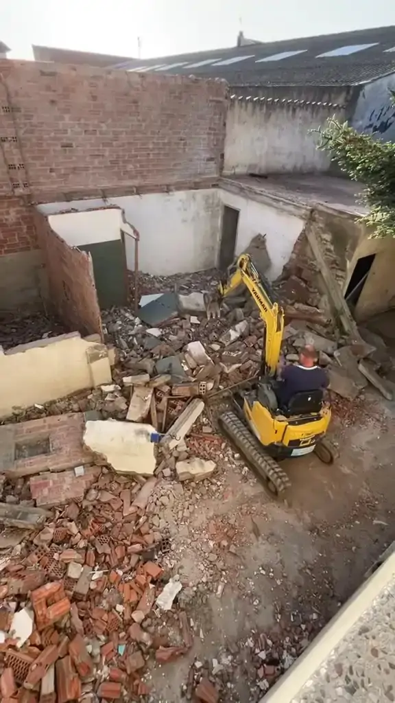 Una joven pareja de Girona transforma una casa en ruinas en el hogar de ...