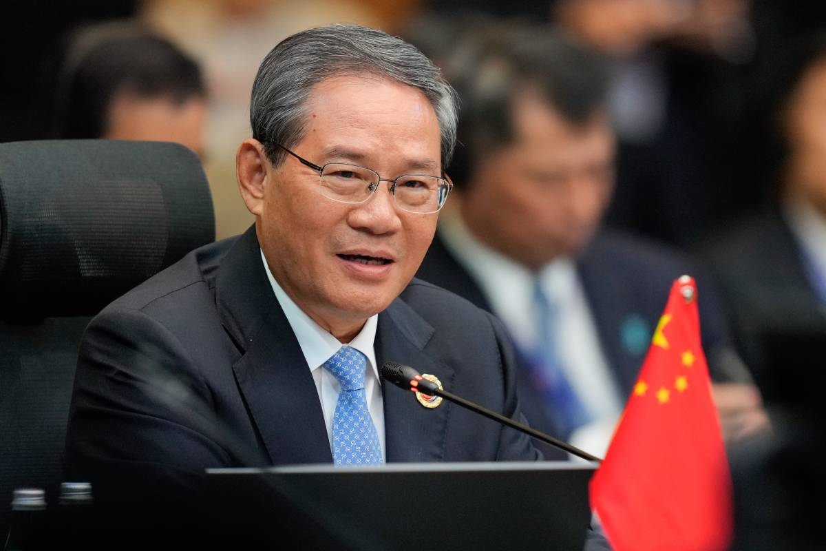China and Asean, hit by US tariffs, sign upgraded free trade pact