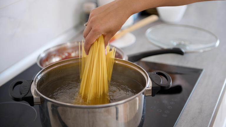 10 Tips You Need When Cooking Pasta, According To Alton Brown