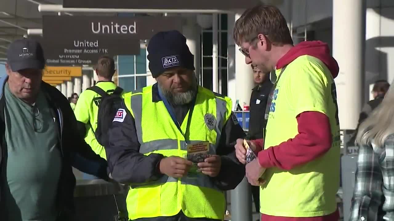 National Air Traffic Controllers Association passes out shutdown ...