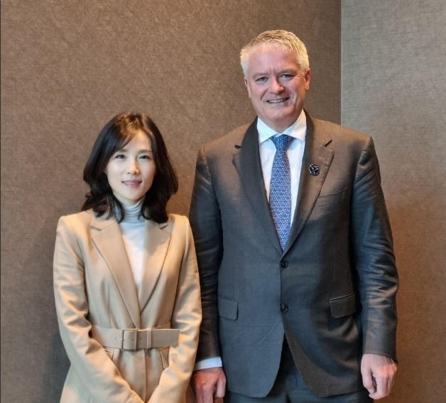 APEC 2025 Vice FM Discusses Cooperation Efforts With OECD Chief At APEC