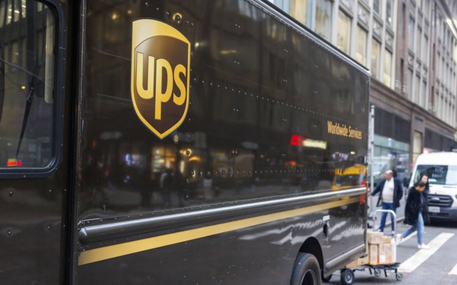 UPS slashes jobs as Amazon orders drop