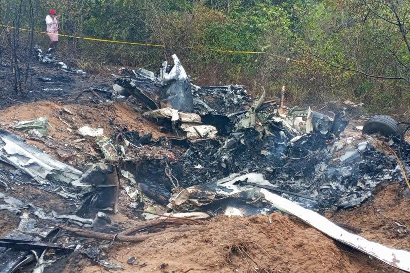 11 dead after small plane crashes in southern Kenya