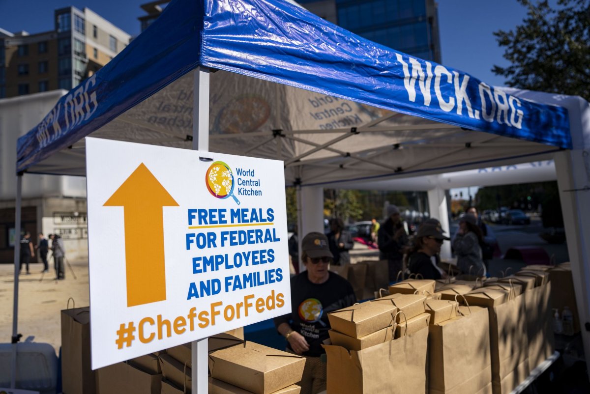 World Central Kitchen serves free meals to furloughed federal workers