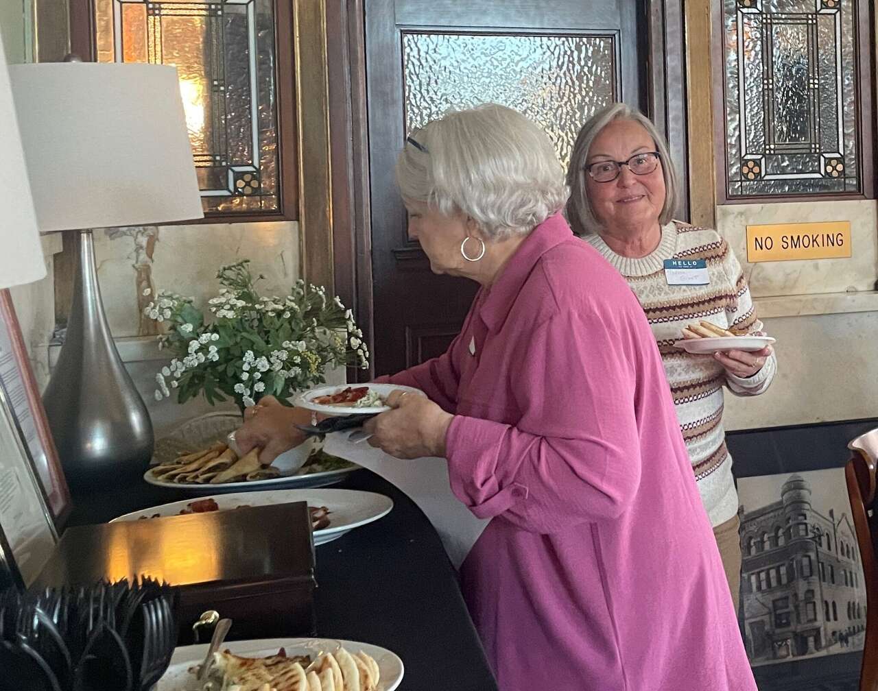 Lakeside Club of Manistee celebrates anniversary, hosts events